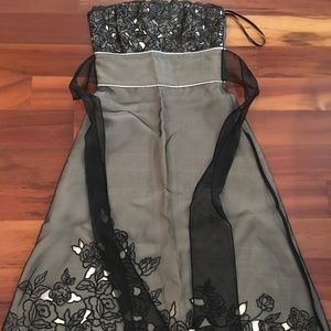 White House Black Market - Beautiful Dress - New!